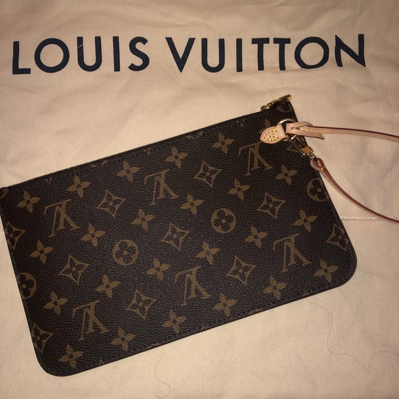 Louis Vuitton wristlet - Picture 4 of 6